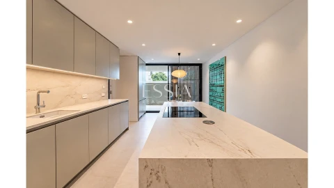 Apartamento T4 para Venda em Aldoar, Foz do Douro e Nevogilde