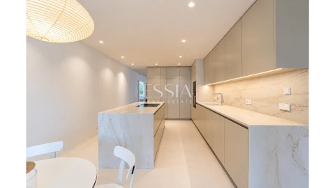 Apartamento T4 para Venda em Aldoar, Foz do Douro e Nevogilde
