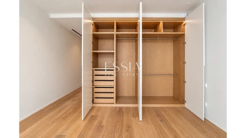 Apartamento T4 para Venda em Aldoar, Foz do Douro e Nevogilde
