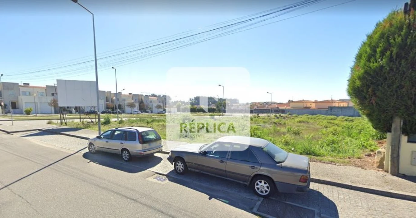 Terreno para Venda em Castêlo da Maia Foto 1