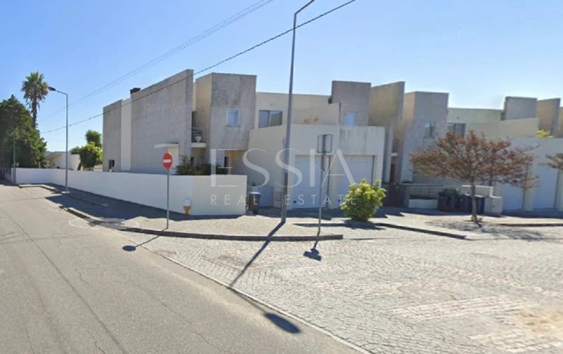 Terreno para Venda em Castêlo da Maia Foto 6
