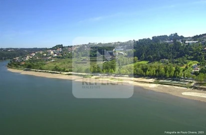 Terreno para Venda em Oliveira do Douro