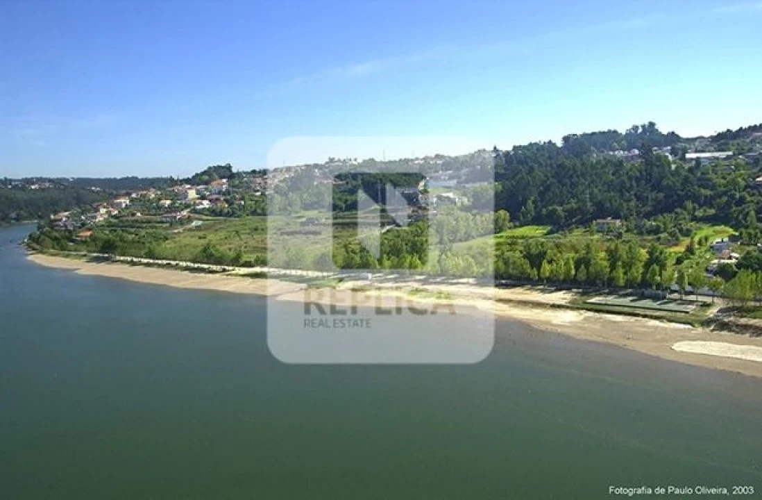 Terreno para Venda em Oliveira do Douro Foto 1