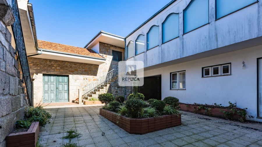 Quinta T9 para Venda em Carreira e Refojos de Riba de Ave Foto 3