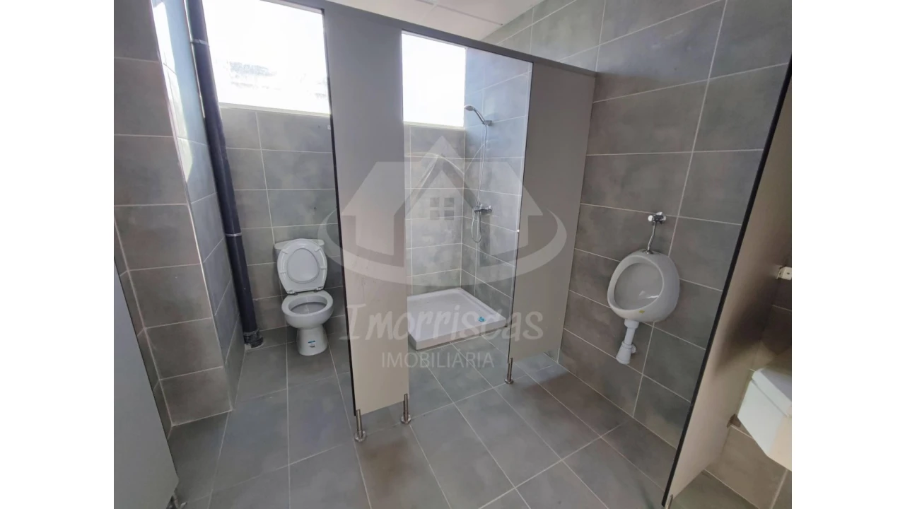 Armazém para Venda em Sacavém e Prior Velho Foto 12