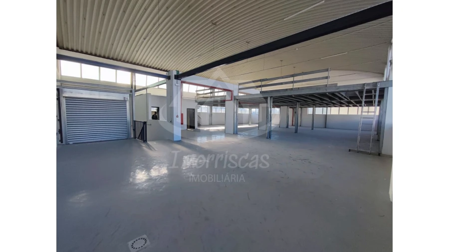 Armazém para Venda em Sacavém e Prior Velho Foto 5