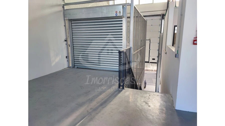 Armazém para Venda em Sacavém e Prior Velho Foto 10