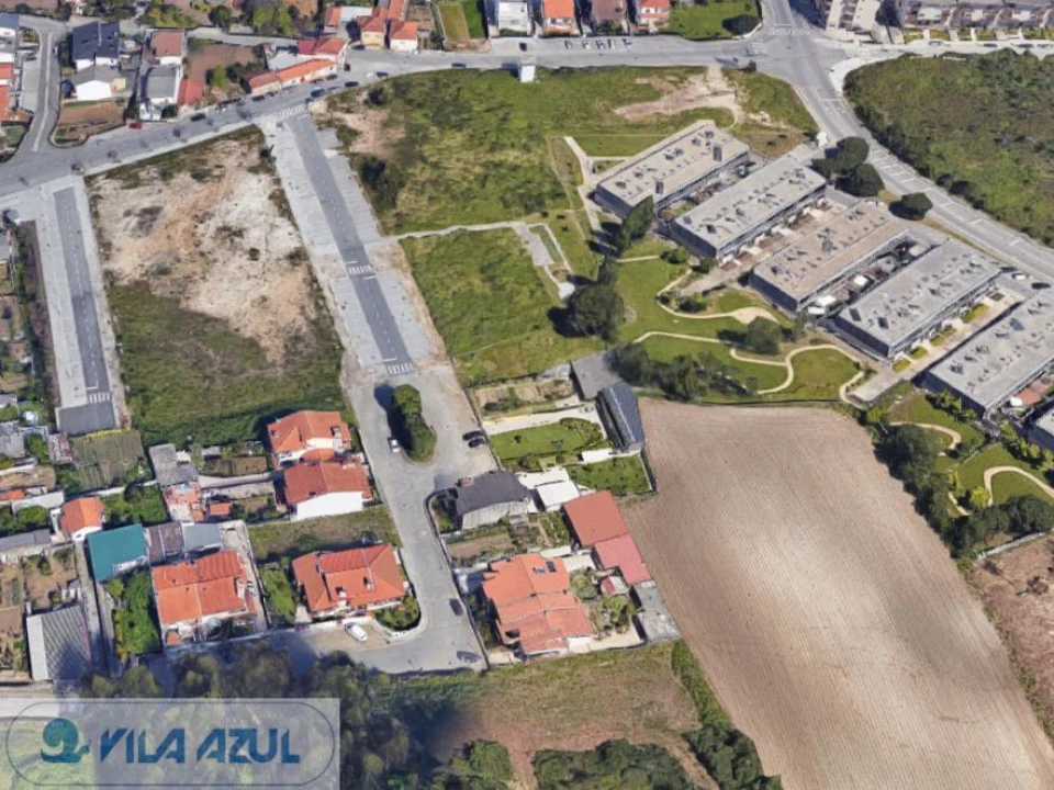 Terreno para Venda em Castêlo da Maia Foto 1