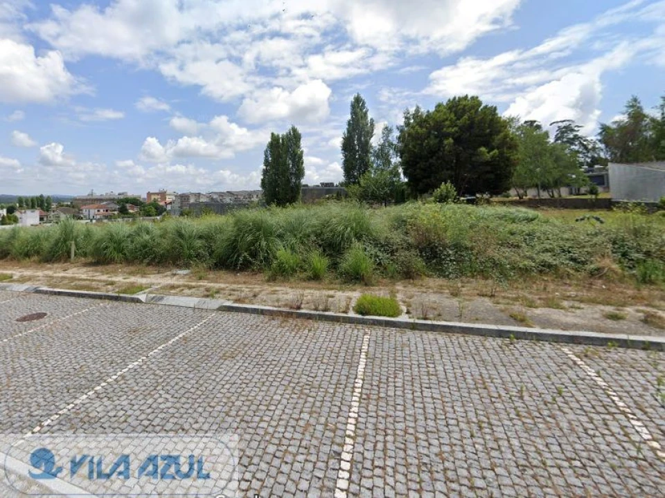 Terreno para Venda em Castêlo da Maia Foto 2