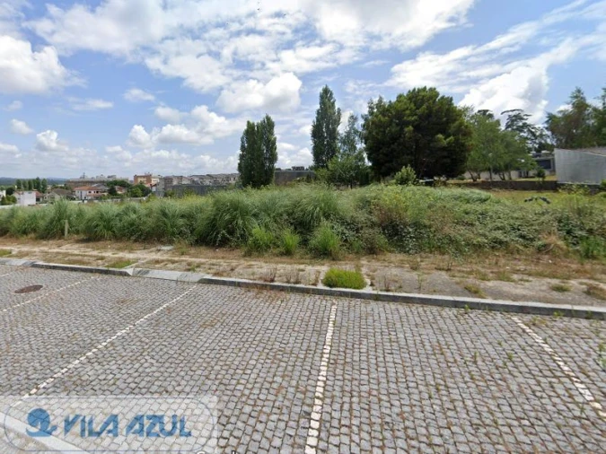 Terreno para Venda em Castêlo da Maia Foto 2