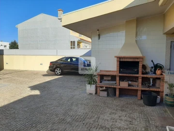 Moradia T4 para Venda em Arcozelo