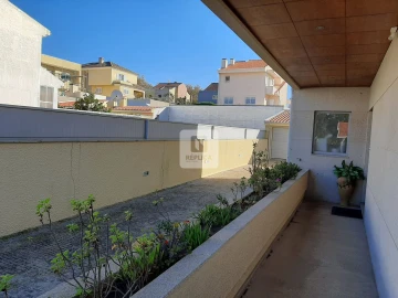 Moradia T4 para Venda em Arcozelo