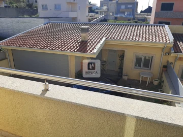 Moradia T4 para Venda em Arcozelo