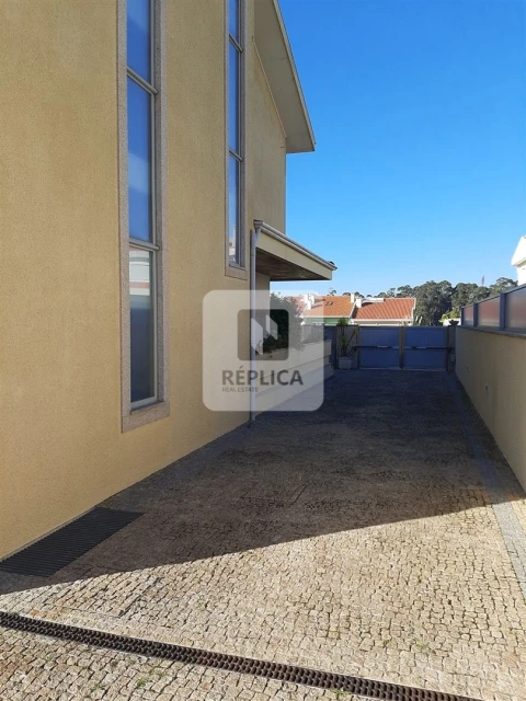 Moradia T4 para Venda em Arcozelo