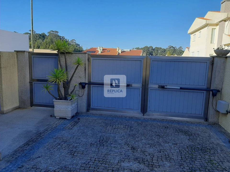 Moradia T4 para Venda em Arcozelo Foto 8
