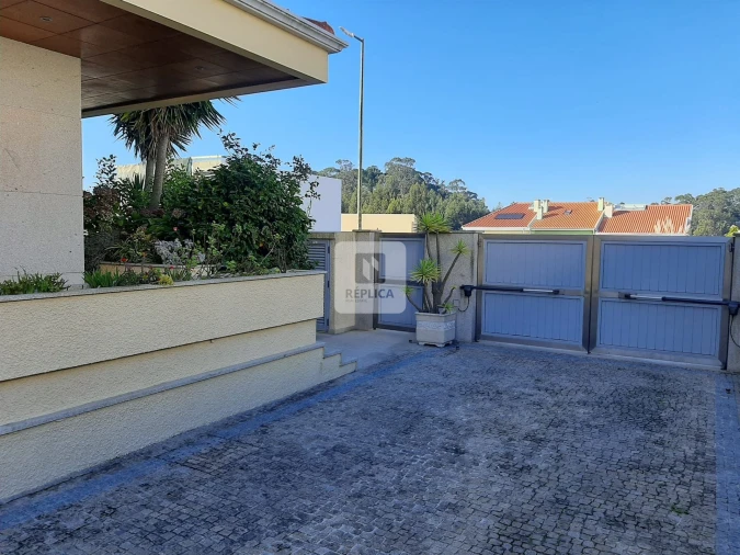 Moradia T4 para Venda em Arcozelo Foto 6