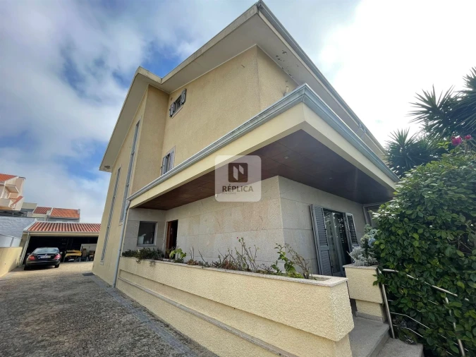 Moradia T4 para Venda em Arcozelo Foto 13