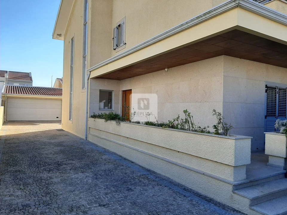 Moradia T4 para Venda em Arcozelo Foto 11