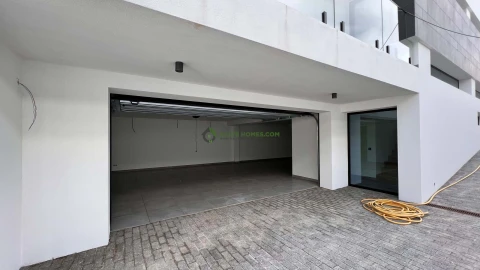 Moradia T4 para Venda em Quarteira
