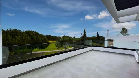 Moradia T4 para Venda em Quarteira