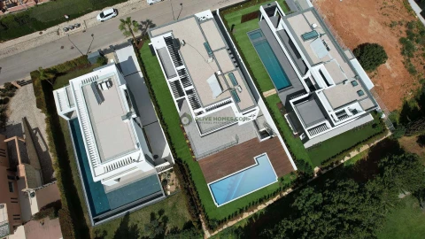 Moradia T4 para Venda em Quarteira