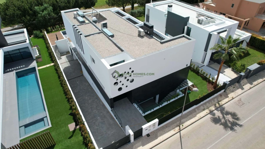 Moradia T4 para Venda em Quarteira Foto 10