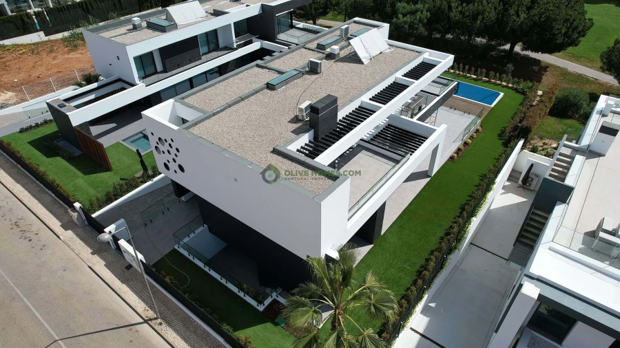 Moradia T4 para Venda em Quarteira Foto 12