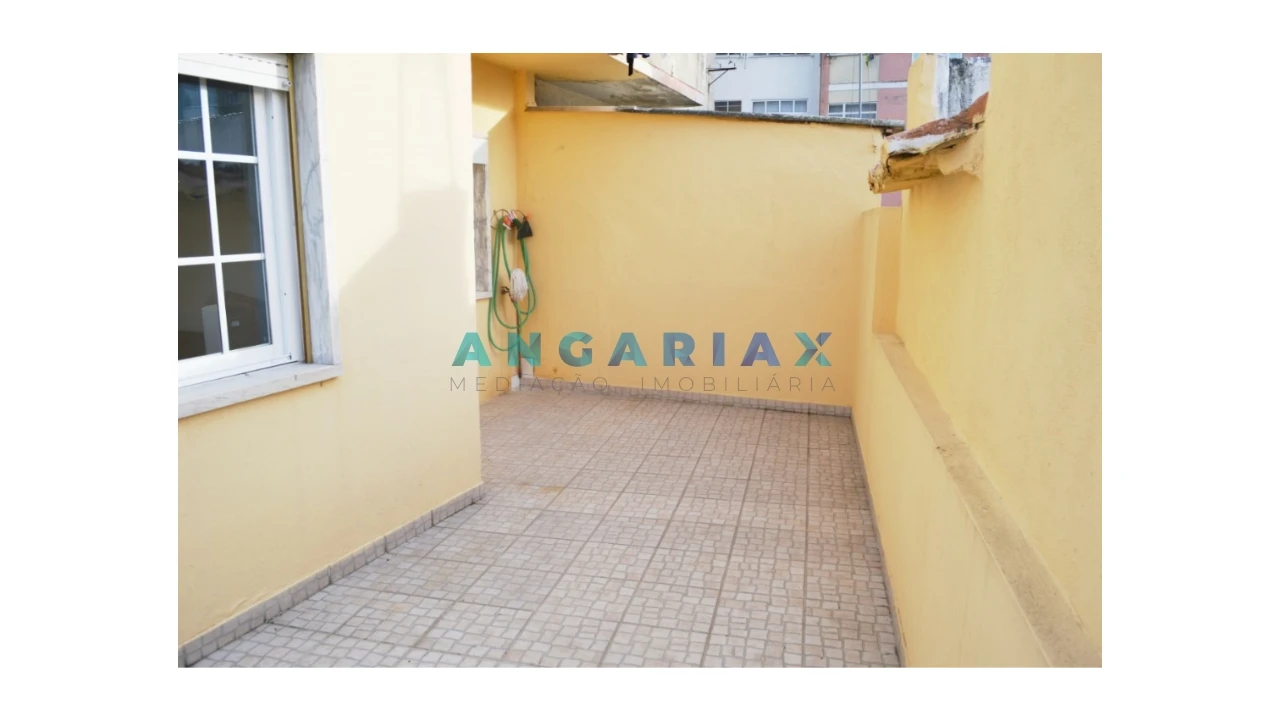 Loja para Venda em Sacavém e Prior Velho Foto 15