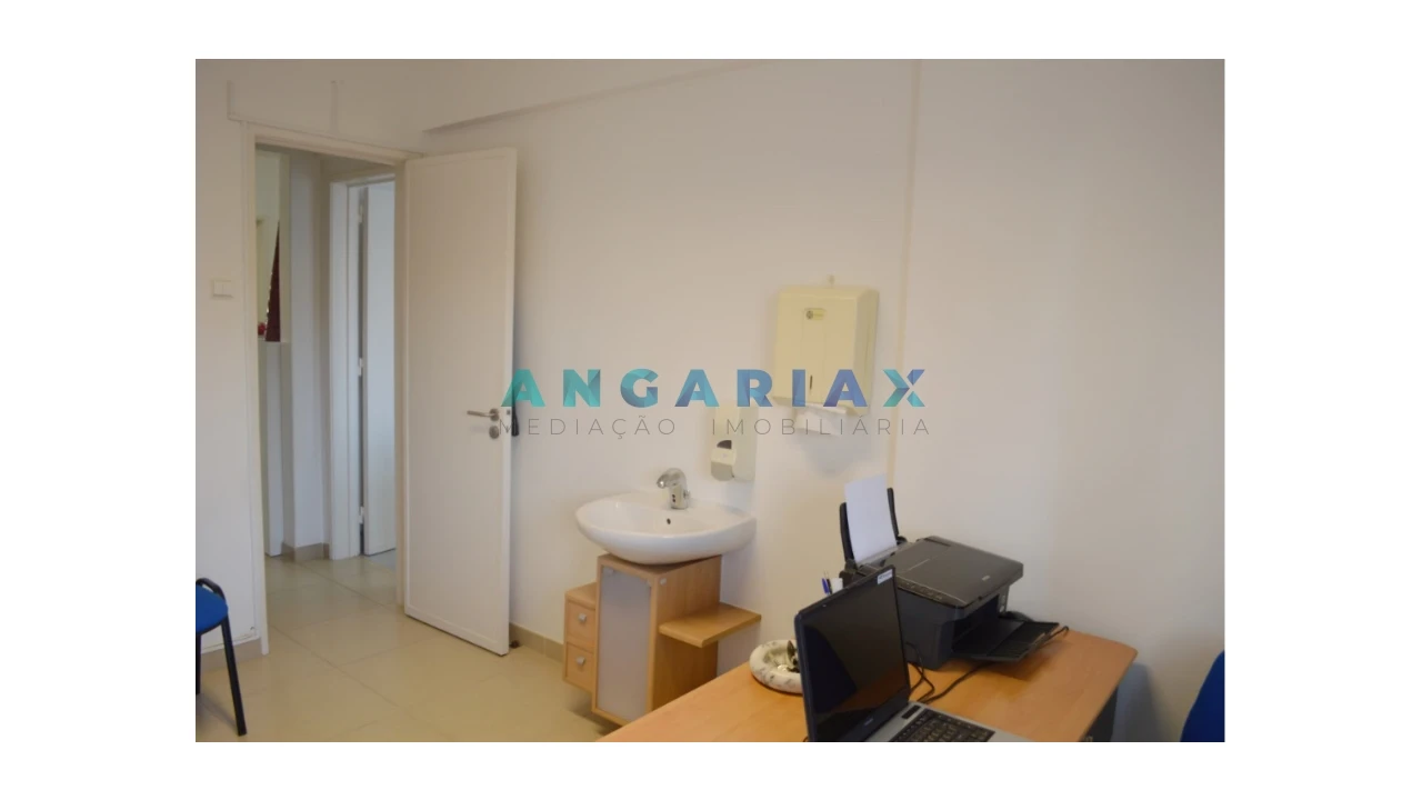 Loja para Venda em Sacavém e Prior Velho Foto 9