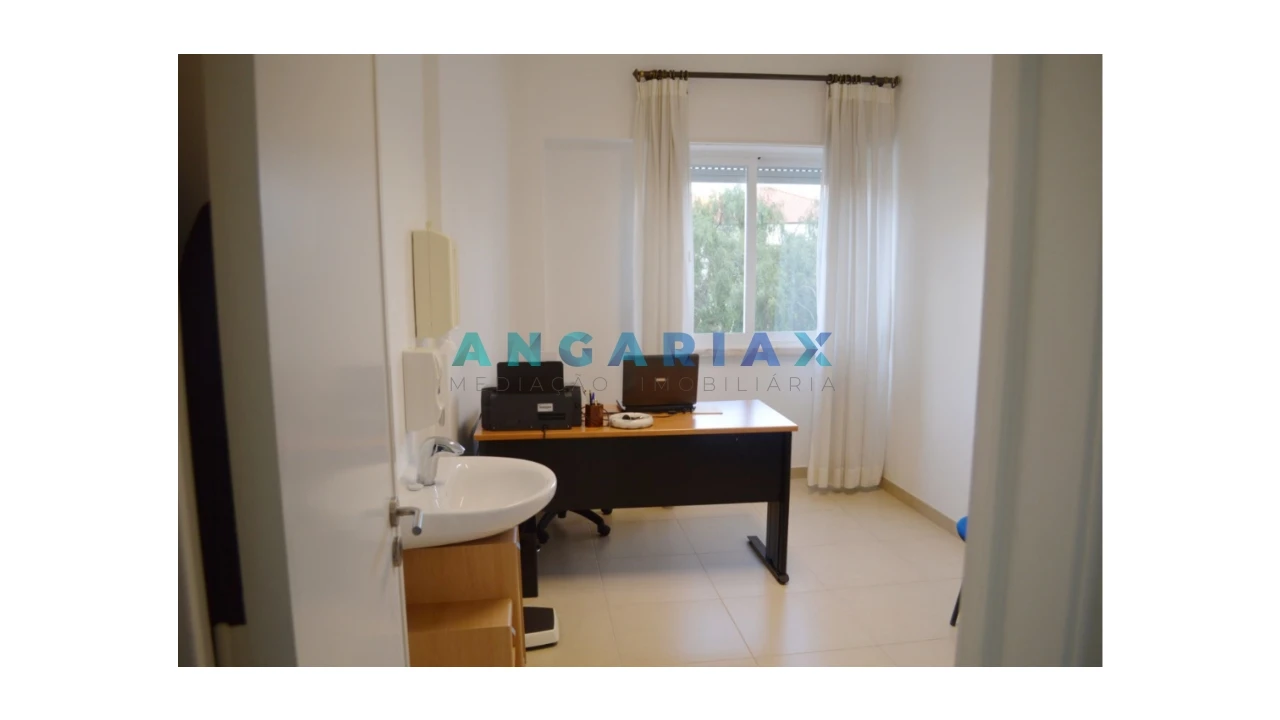 Loja para Venda em Sacavém e Prior Velho Foto 8