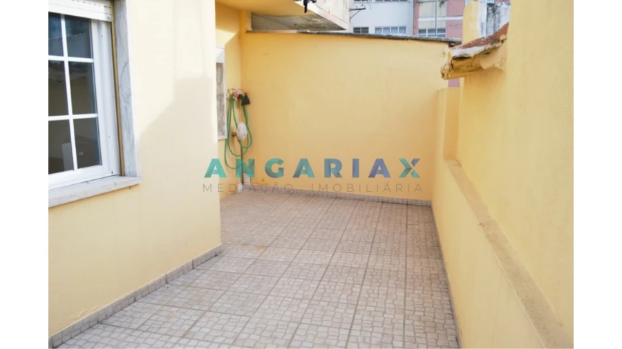 Loja para Venda em Sacavém e Prior Velho Foto 15