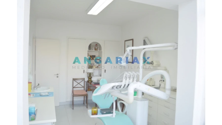 Loja para Venda em Sacavém e Prior Velho Foto 2