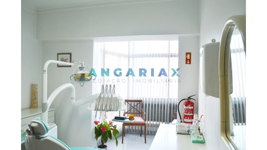 Loja para Venda em Sacavém e Prior Velho Foto 1