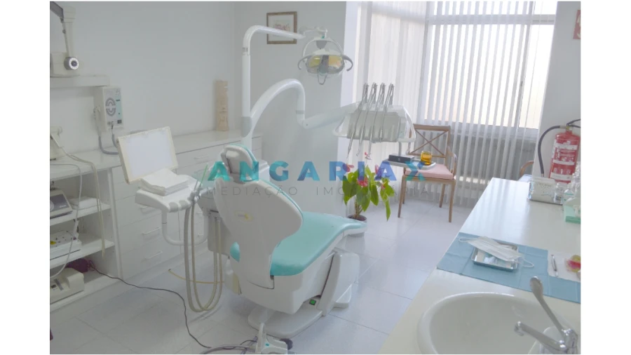 Loja para Venda em Sacavém e Prior Velho Foto 3