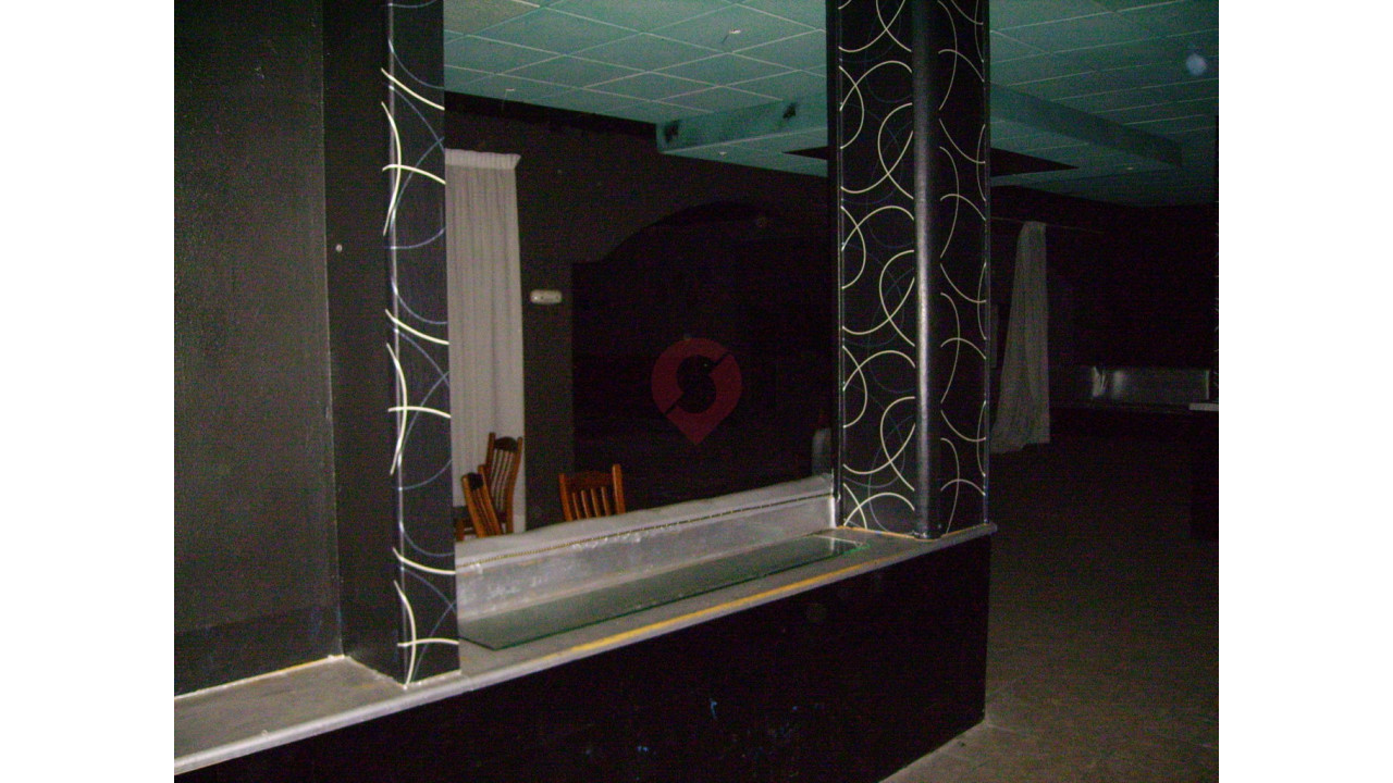 Prédio para Venda em Vila e Roussas Foto 6