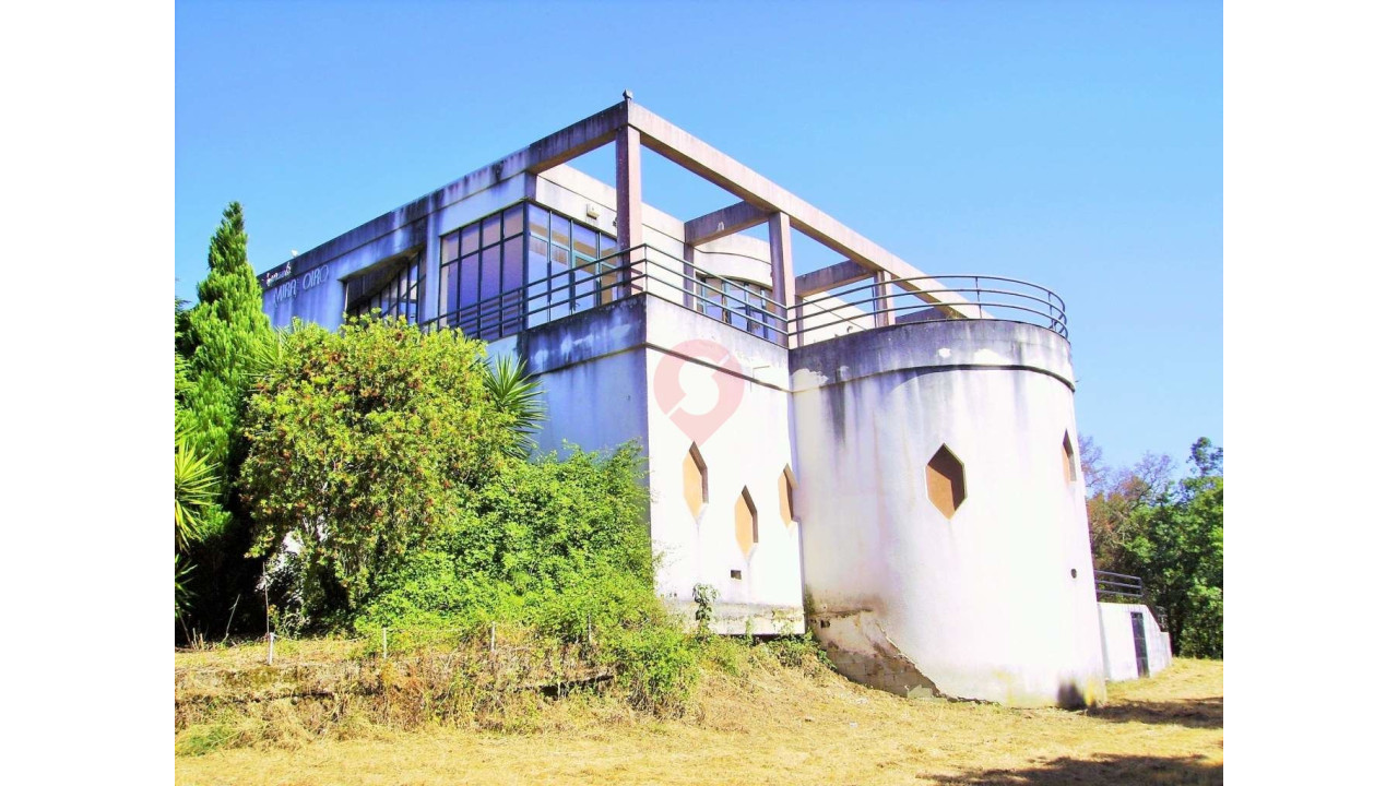 Prédio para Venda em Vila e Roussas Foto 1