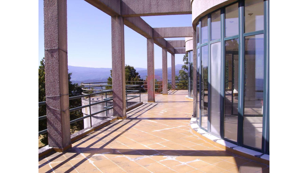 Prédio para Venda em Vila e Roussas Foto 9