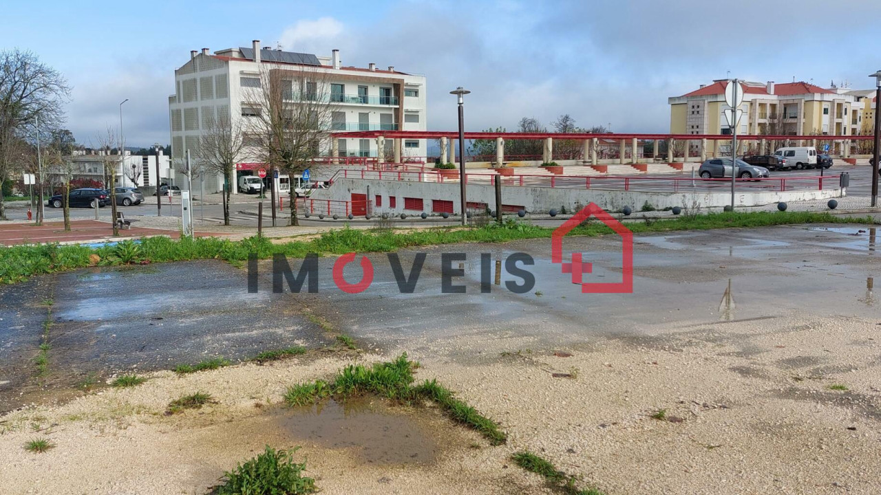 Prédio para Venda em Ferreira do Zezere Foto 2