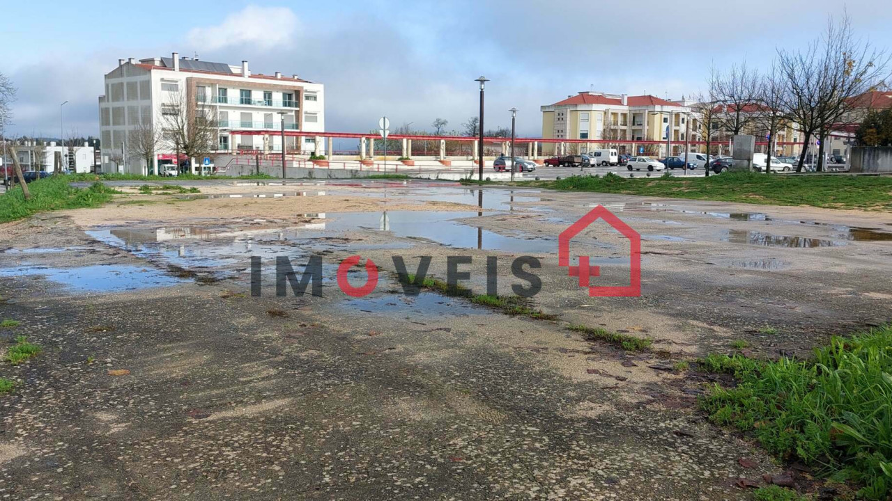 Prédio para Venda em Ferreira do Zezere Foto 3