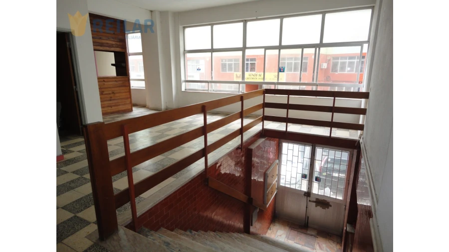 Loja para Venda em Pontinha e Famões Foto 9