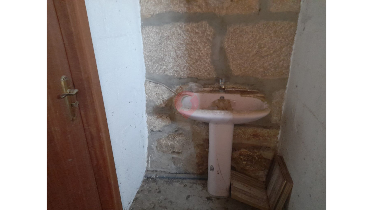Moradia T1 para Venda em Riba de Mouro Foto 7