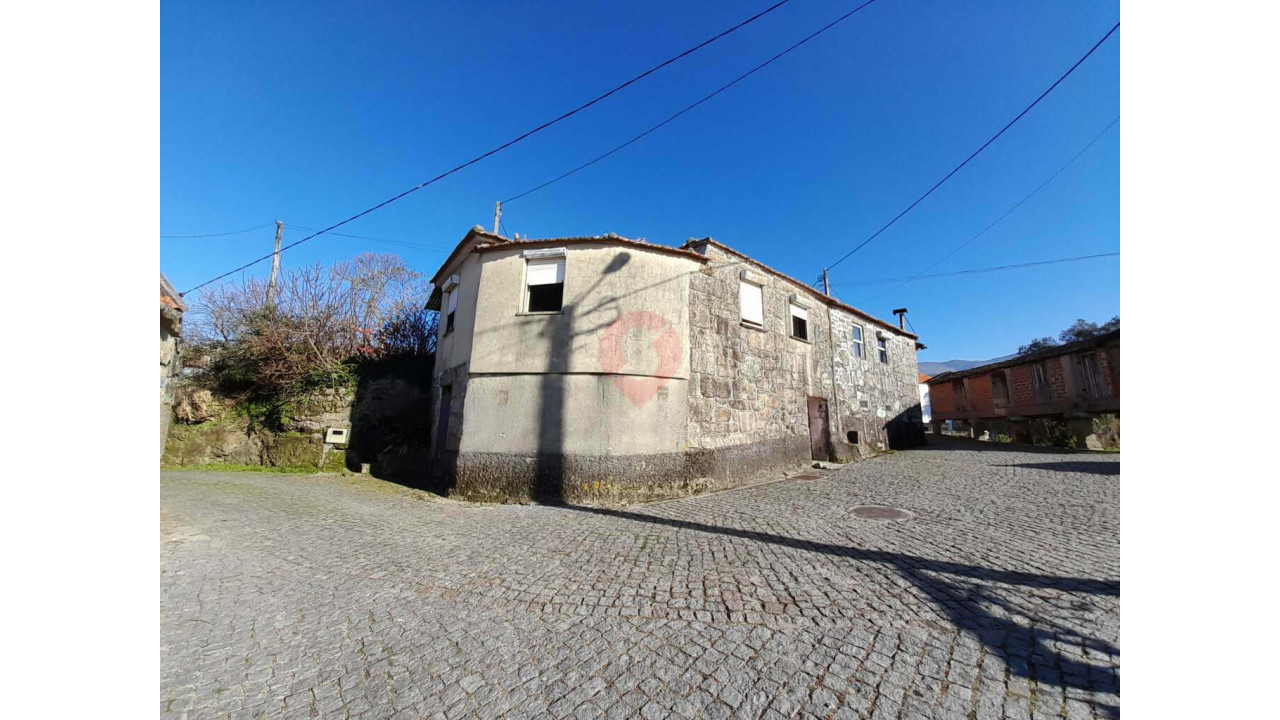 Moradia T2 para Venda em Prado e Remoães