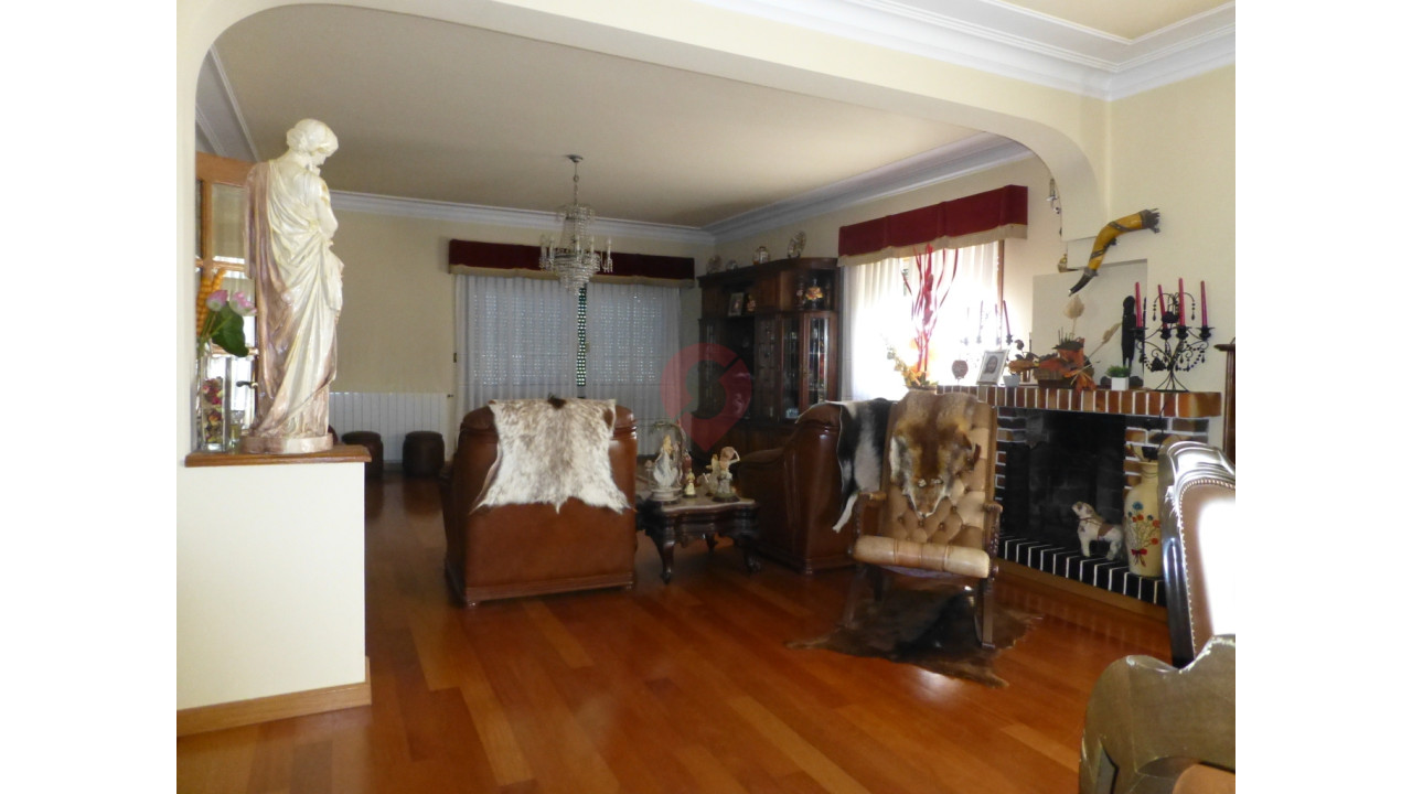 Moradia T4 para Venda em Barbeita Foto 9