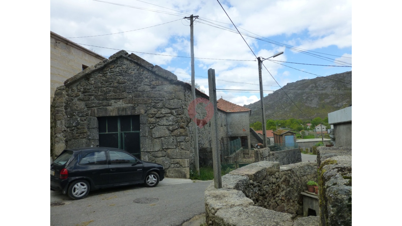Moradia T3 para Venda em Castro Laboreiro e Lamas de Mouro Foto 5