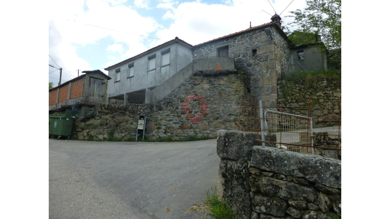 Moradia T3 para Venda em Castro Laboreiro e Lamas de Mouro