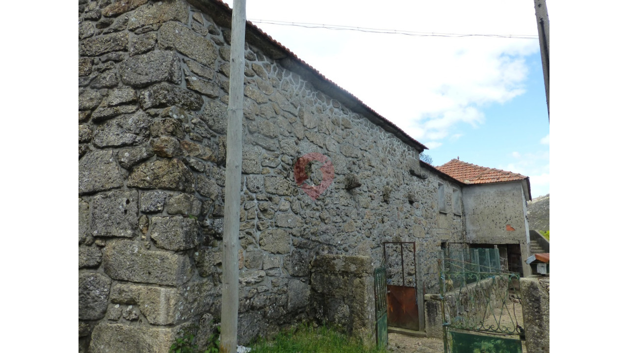 Moradia T3 para Venda em Castro Laboreiro e Lamas de Mouro Foto 4