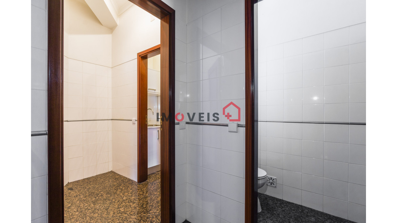 Loja para Venda em Calvaria de Cima Foto 13