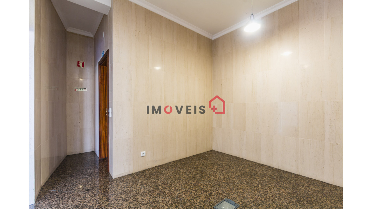 Loja para Venda em Calvaria de Cima Foto 12