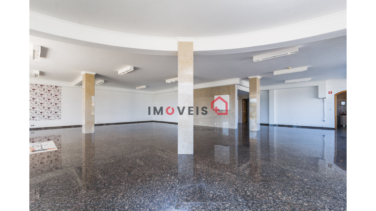 Loja para Venda em Calvaria de Cima Foto 7