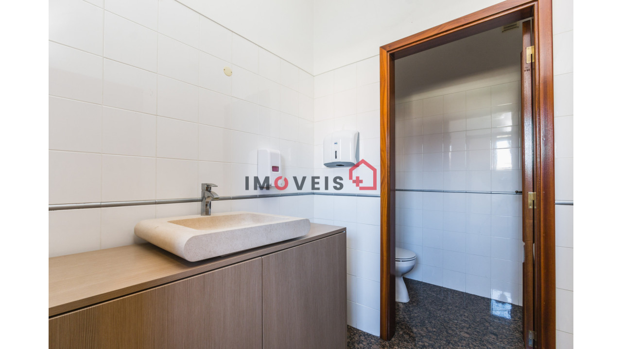 Loja para Venda em Calvaria de Cima Foto 11